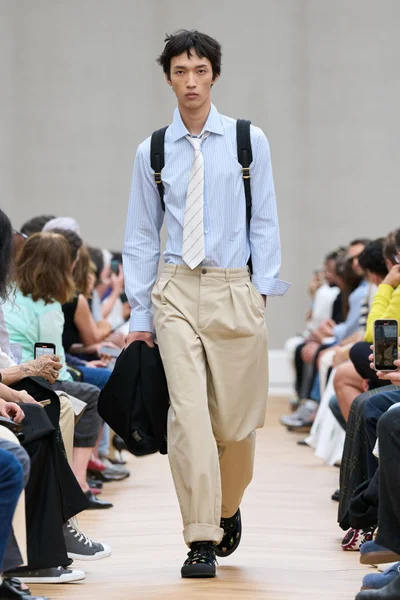 Look 43